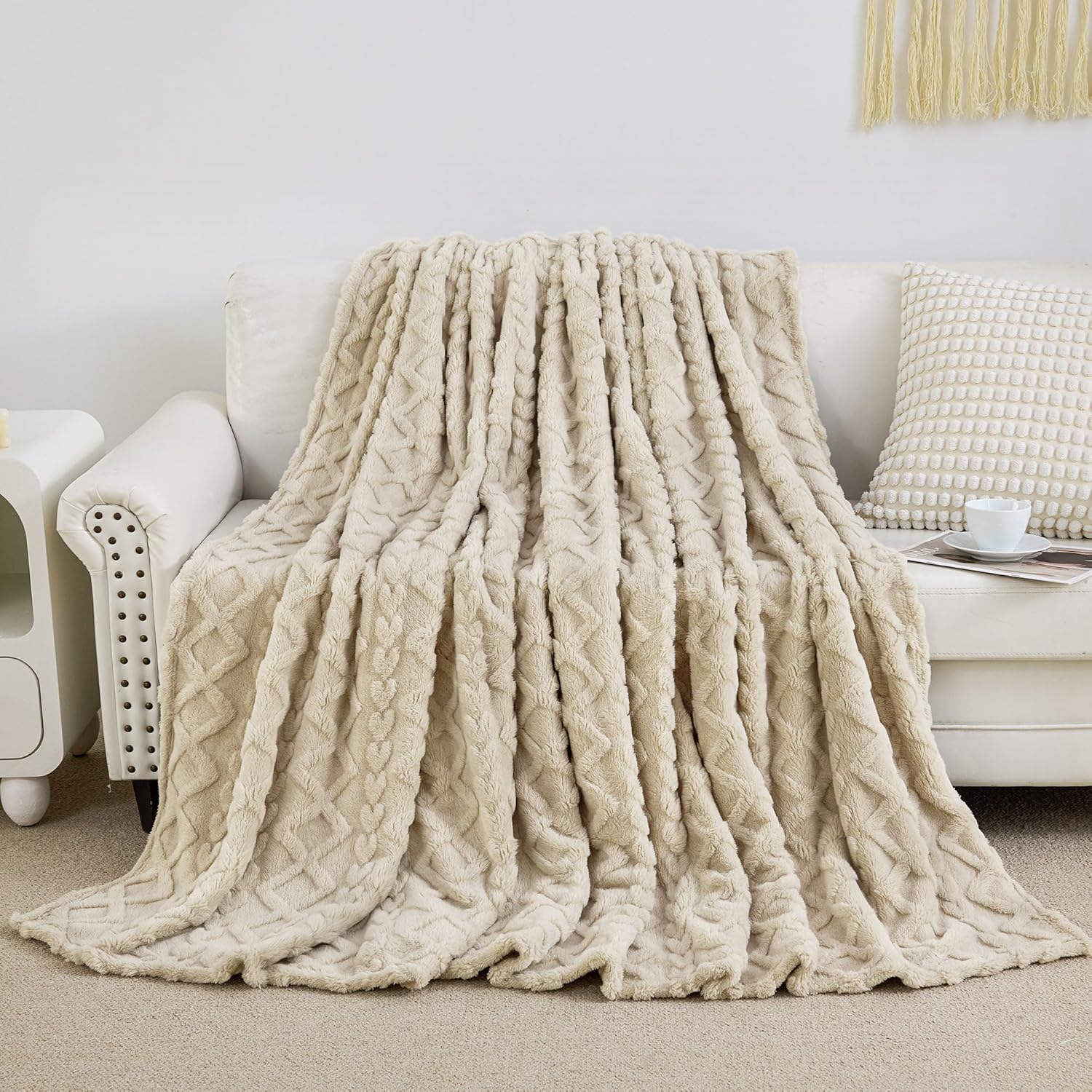 Aganear Fleece Throw Blanket - product photo